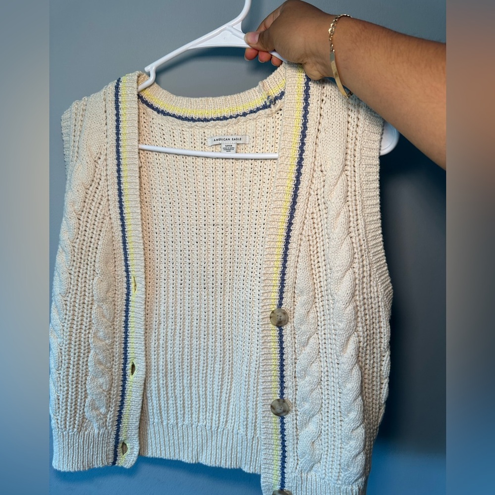 American Eagle Women’s 3 Button Sweater Vest